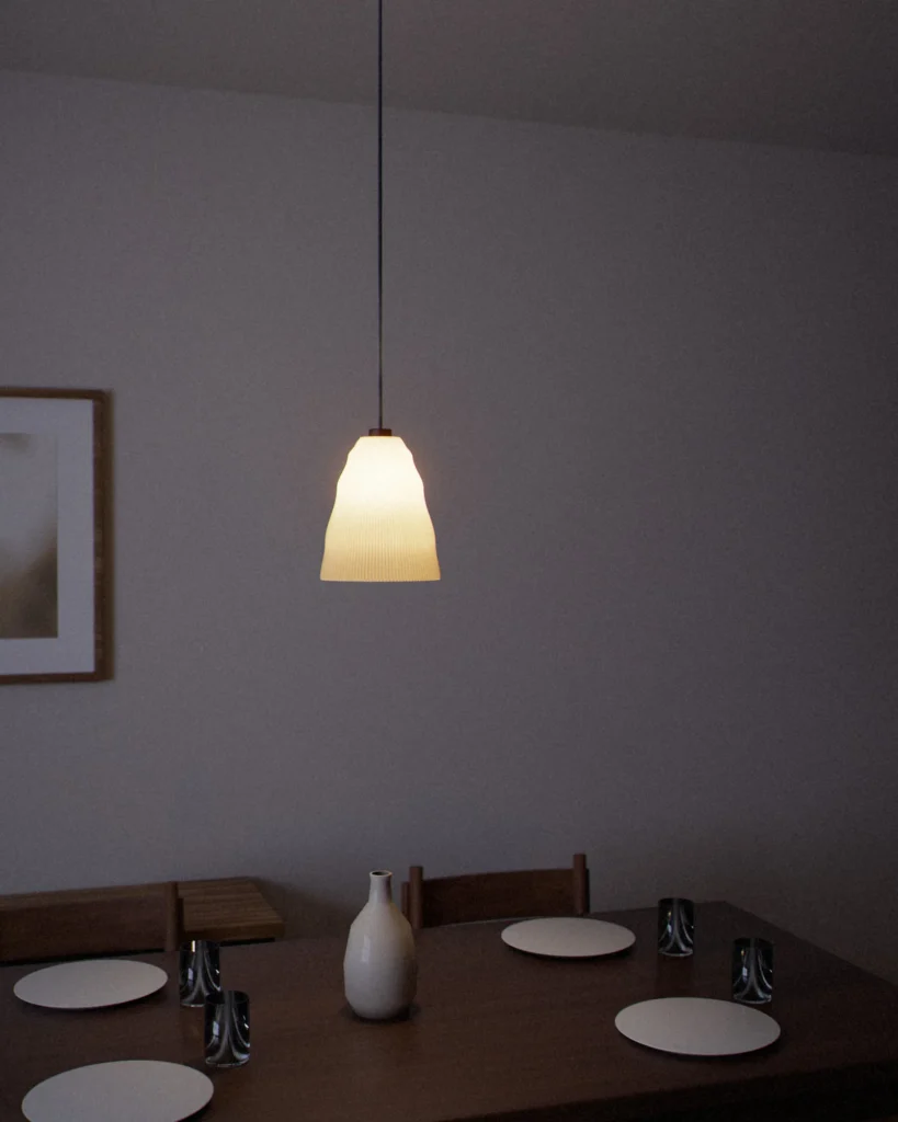 Pleat lit in a furnished room in the evening