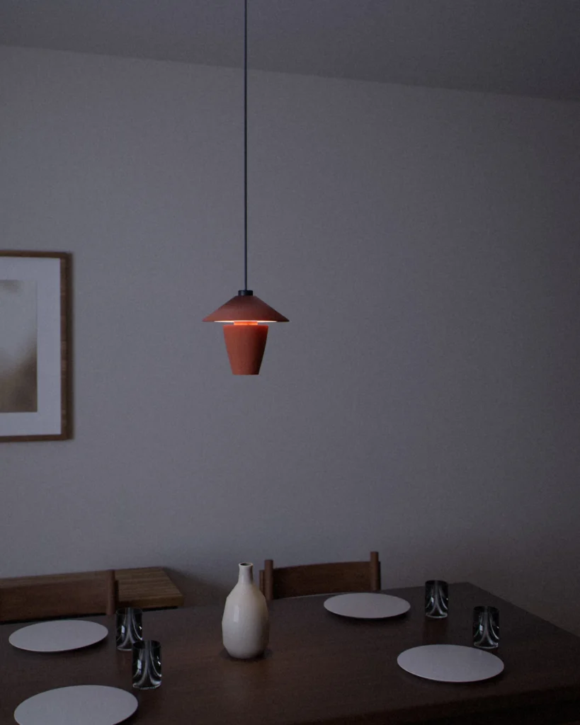 Spinner lit in a furnished room in the evening